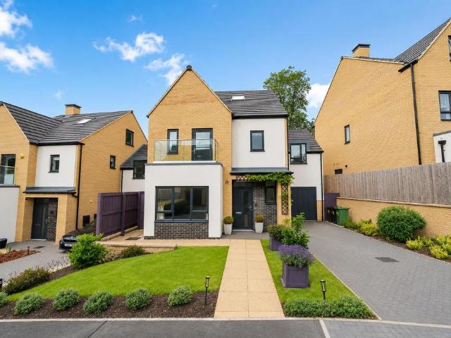 5 bedroom detached house for sale