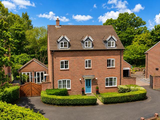 5 bedroom detached house for sale