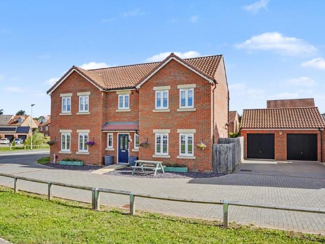 5 bedroom detached house for sale