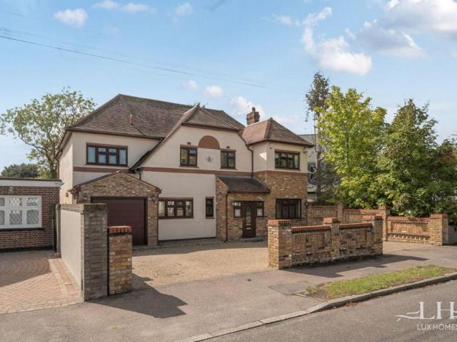 5 bedroom detached house for sale