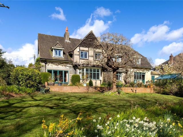 5 bedroom detached house for sale