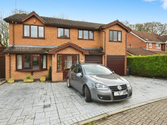 5 bedroom detached house for sale