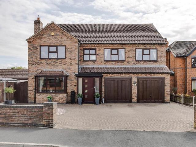 5 bedroom detached house for sale