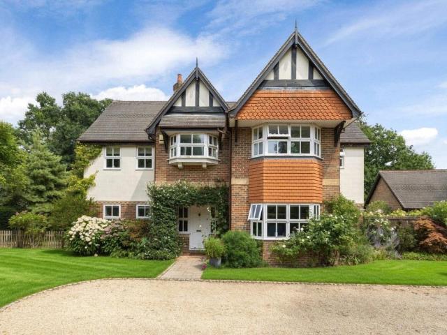 5 bedroom detached house for sale