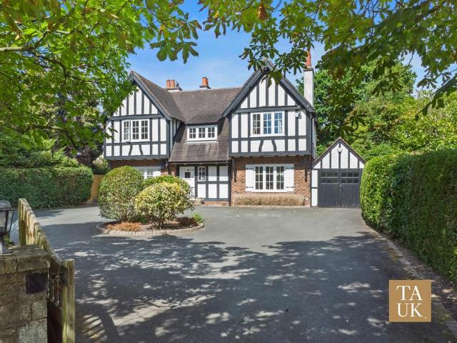 5 bedroom detached house for sale