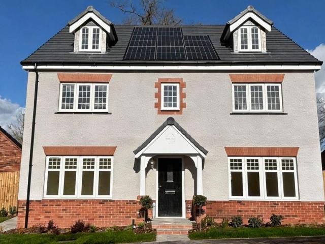 5 bedroom detached house for sale