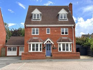 5 bedroom detached house for sale