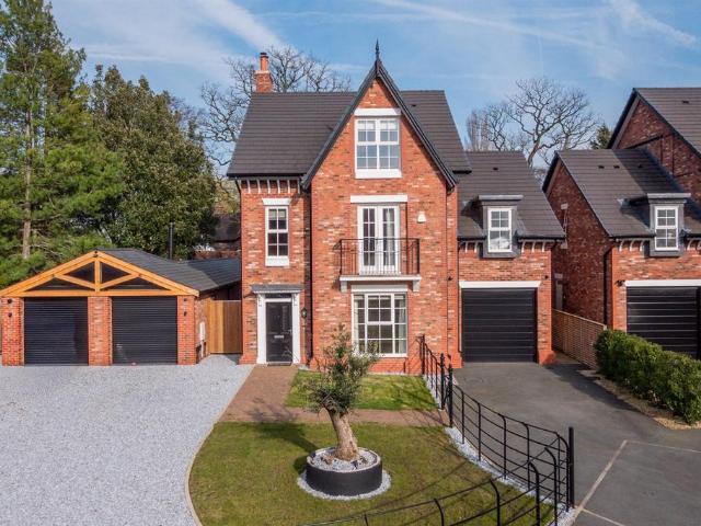 5 bedroom detached house for sale