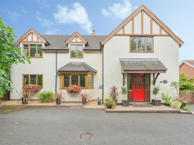 5 bedroom detached house for sale