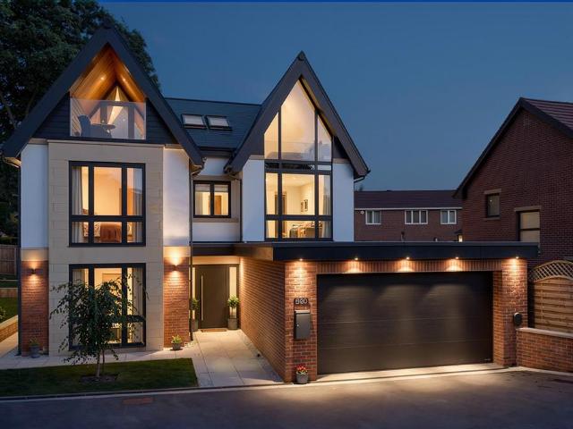 5 bedroom detached house for sale