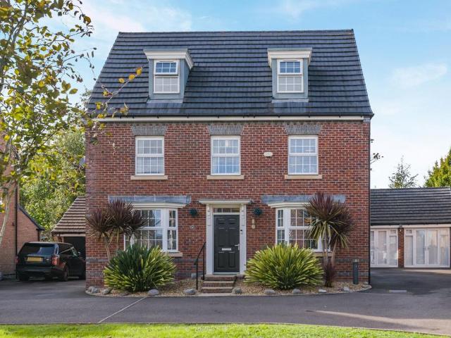 5 bedroom detached house for sale