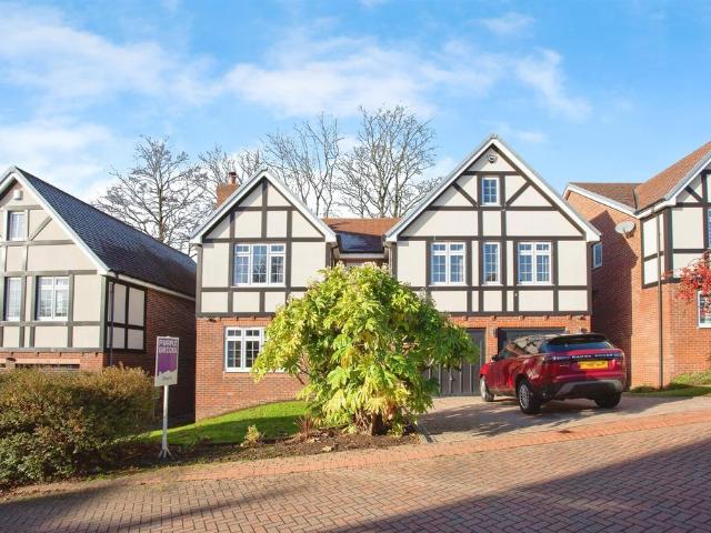 5 bedroom detached house for sale