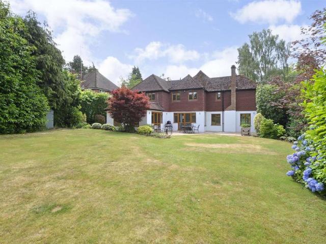 5 bedroom detached house for sale