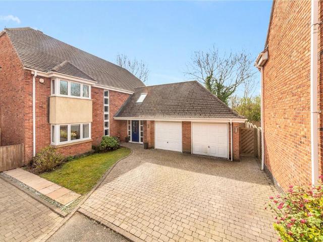 5 bedroom detached house for sale