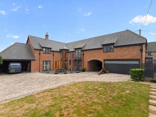5 bedroom detached house for sale