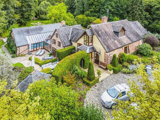 5 bedroom detached house for sale