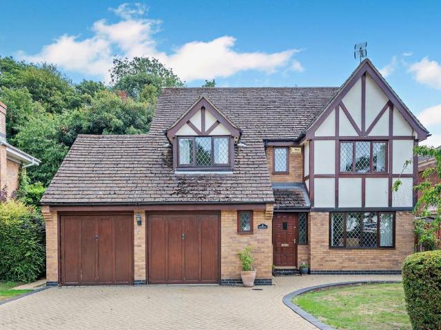 5 bedroom detached house for sale