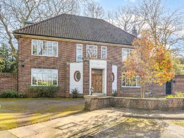 5 bedroom detached house for sale