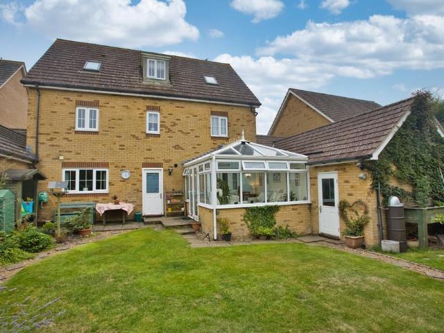 5 bedroom detached house for sale