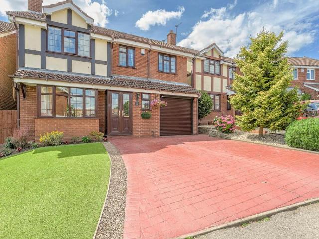 5 bedroom detached house for sale