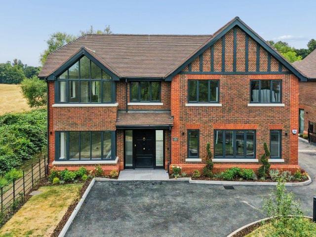 5 bedroom detached house for sale