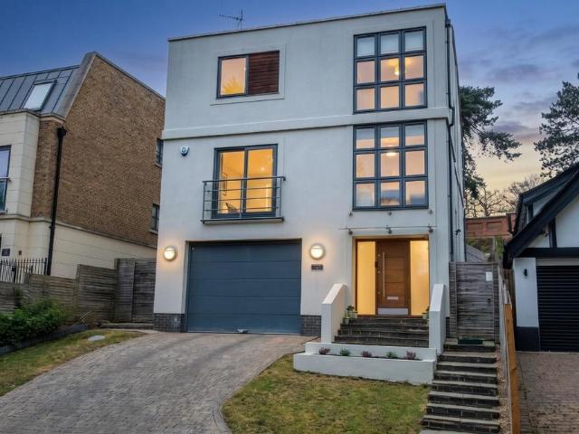 5 bedroom detached house for sale