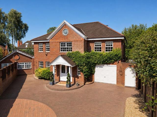 5 bedroom detached house for sale