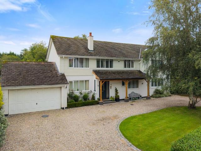 5 bedroom detached house for sale