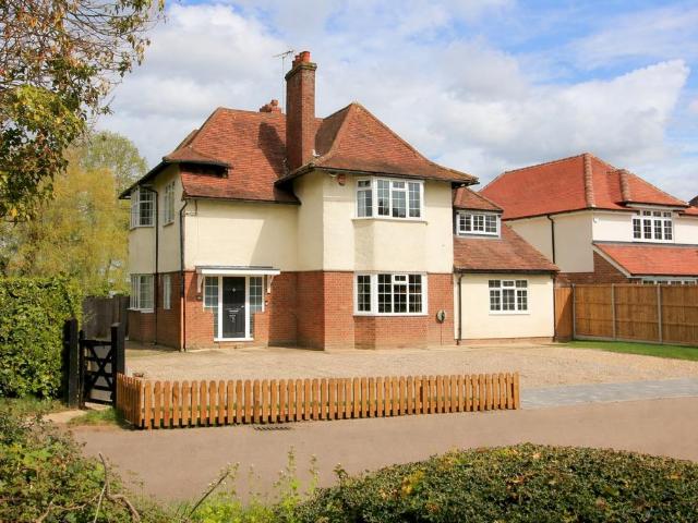 5 bedroom detached house for sale