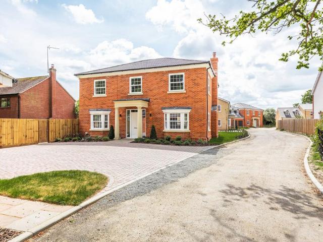 5 bedroom detached house for sale
