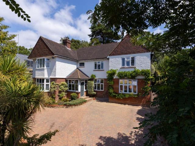 5 bedroom detached house for sale