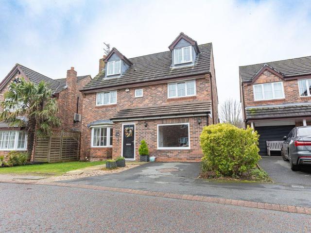 5 bedroom detached house for sale