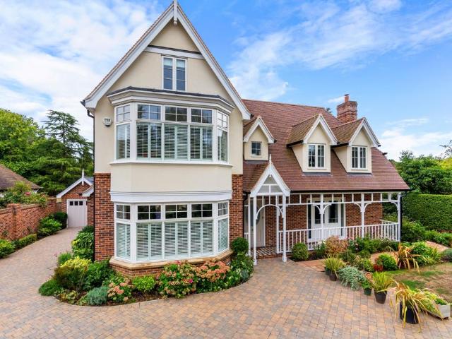 5 bedroom detached house for sale