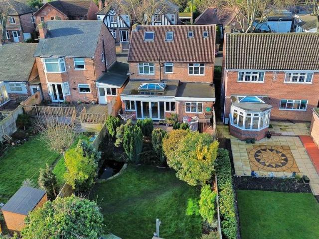 5 bedroom detached house for sale