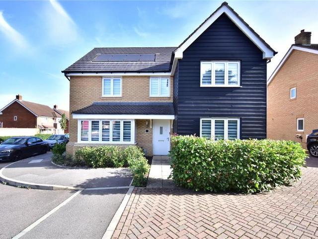 5 bedroom detached house for sale
