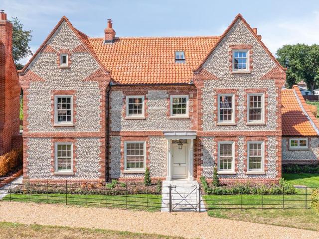 5 bedroom detached house for sale
