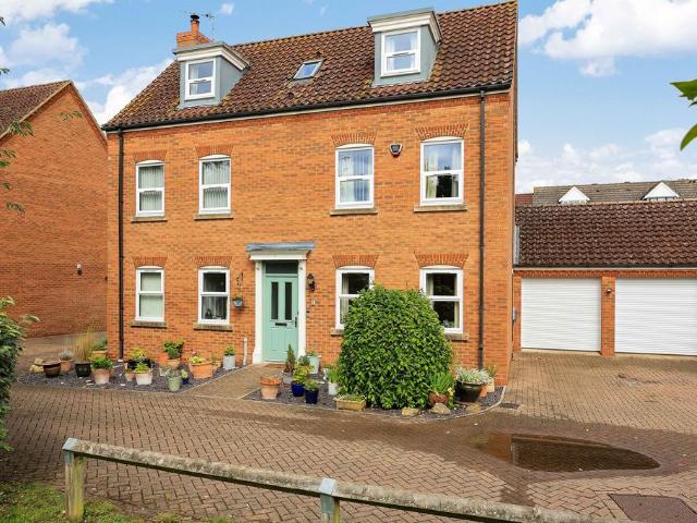 5 bedroom detached house for sale