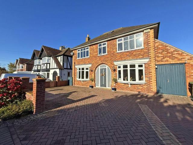 5 bedroom detached house for sale