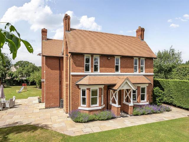 5 bedroom detached house for sale