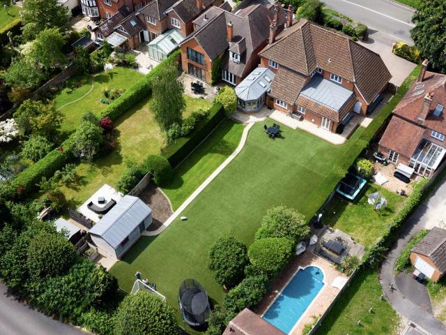 5 bedroom detached house for sale