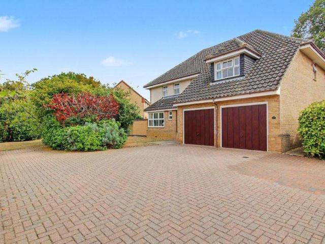 5 bedroom detached house for sale