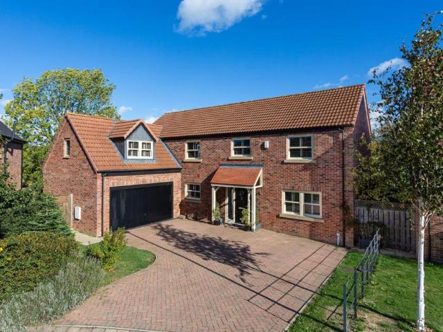 5 bedroom detached house for sale