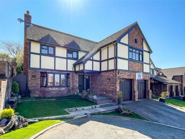 5 bedroom detached house for sale