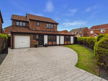 5 bedroom detached house for sale