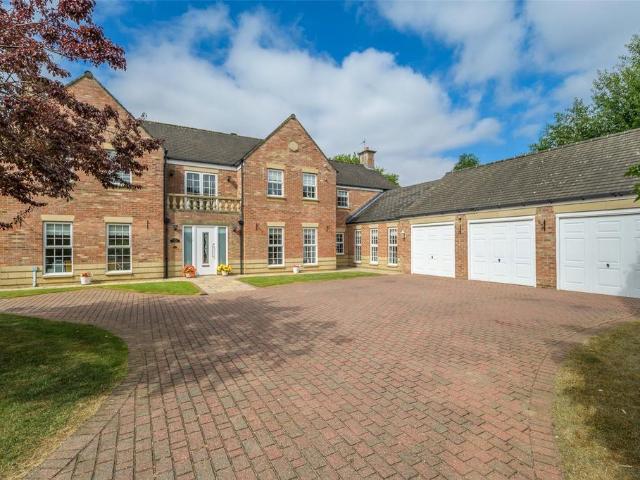 5 bedroom detached house for sale