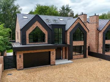 5 bedroom detached house for sale
