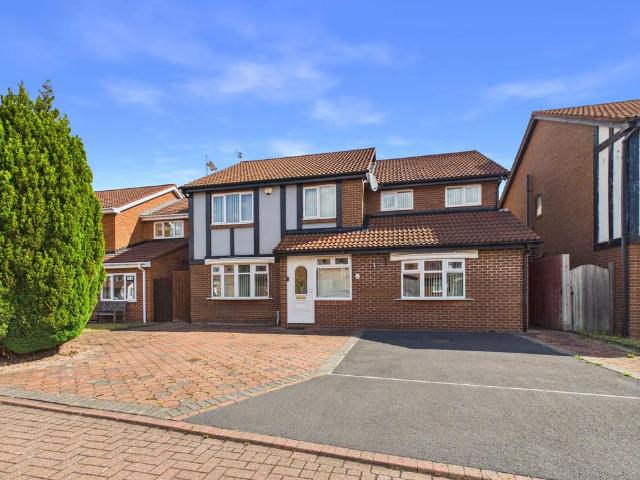 5 bedroom detached house for sale