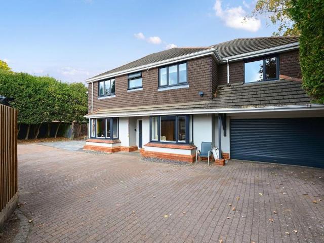 5 bedroom detached house for sale