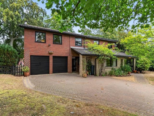 5 bedroom detached house for sale