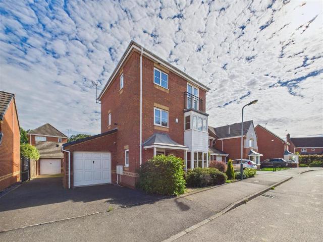 5 bedroom detached house for sale